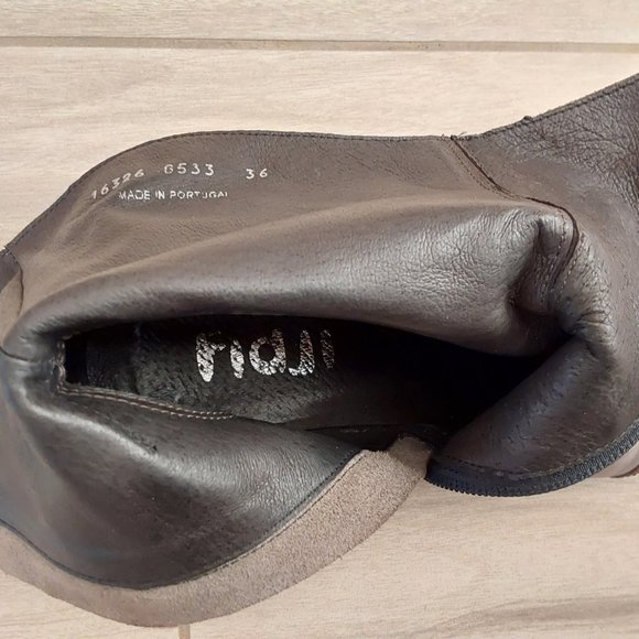 Fidji Taupe/Tan Distressed Leather Low Heel Boot. Size 36 - Picture 3 of 8